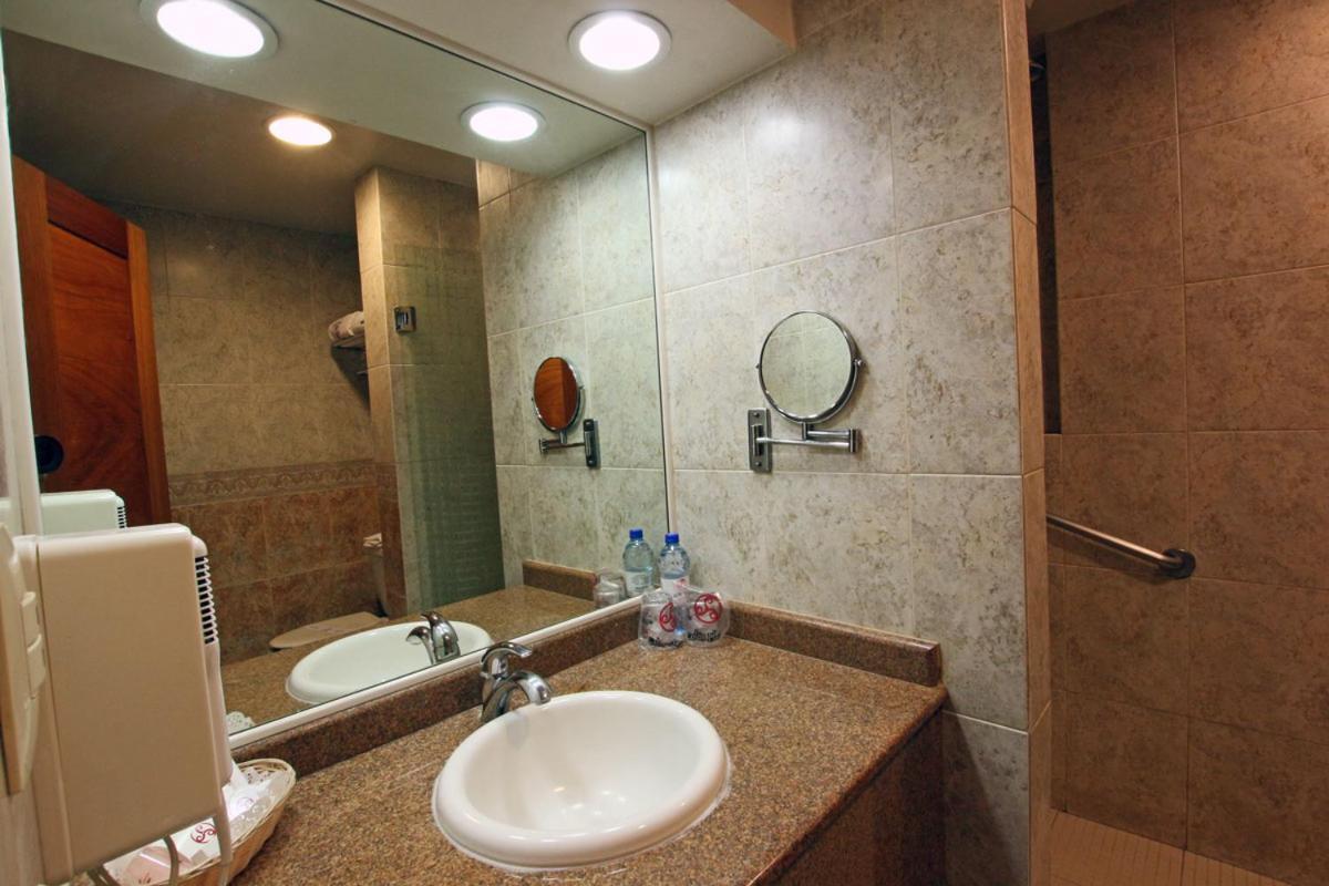 Hotel Colon Plaza Business Class Nuevo Laredo Exterior foto
